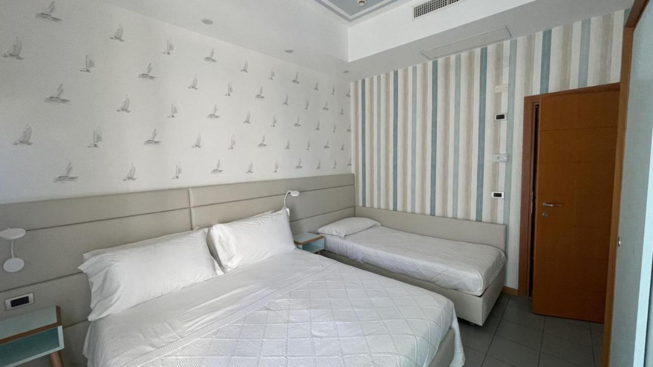 Hotel Gaby Rimini Bagian luar foto