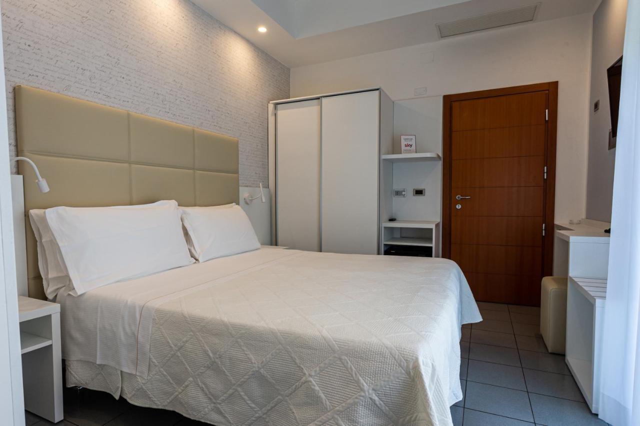 Hotel Gaby Rimini Bagian luar foto